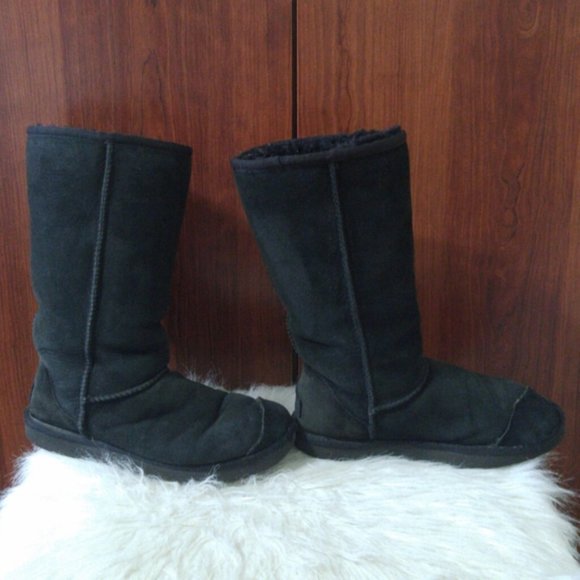 UGG Black Classic Tall II Boot Size 6 - Picture 5 of 12